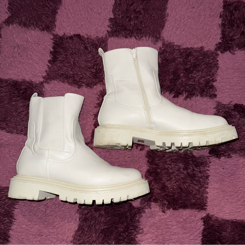 American Eagle White Chelsea Boots